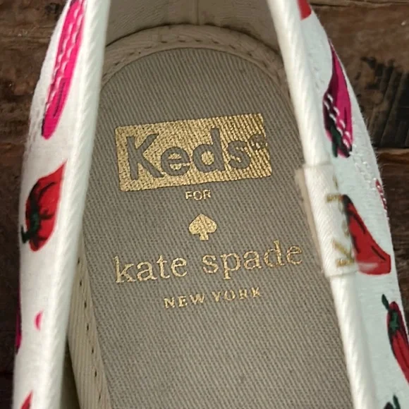 Kate Spade/Keds Red Chile Pepper canvas sneakers with pom pom laces size 7 NWOT - Picture 2 of 14